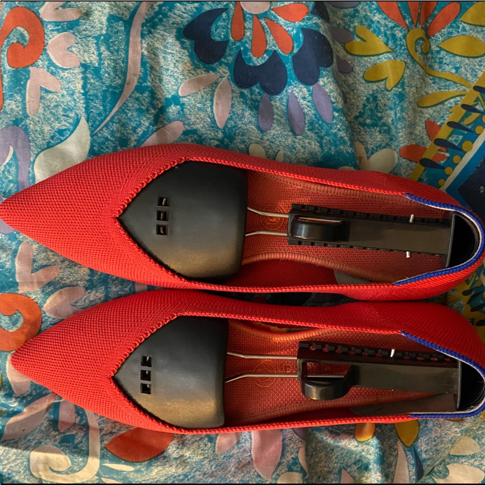 Rothys Flame Point size 10.5 excellent used condition